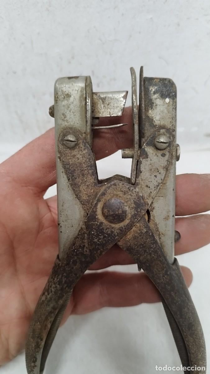 Antig&uuml;edades: Antigua grapadora,a identificar. - Foto 3
