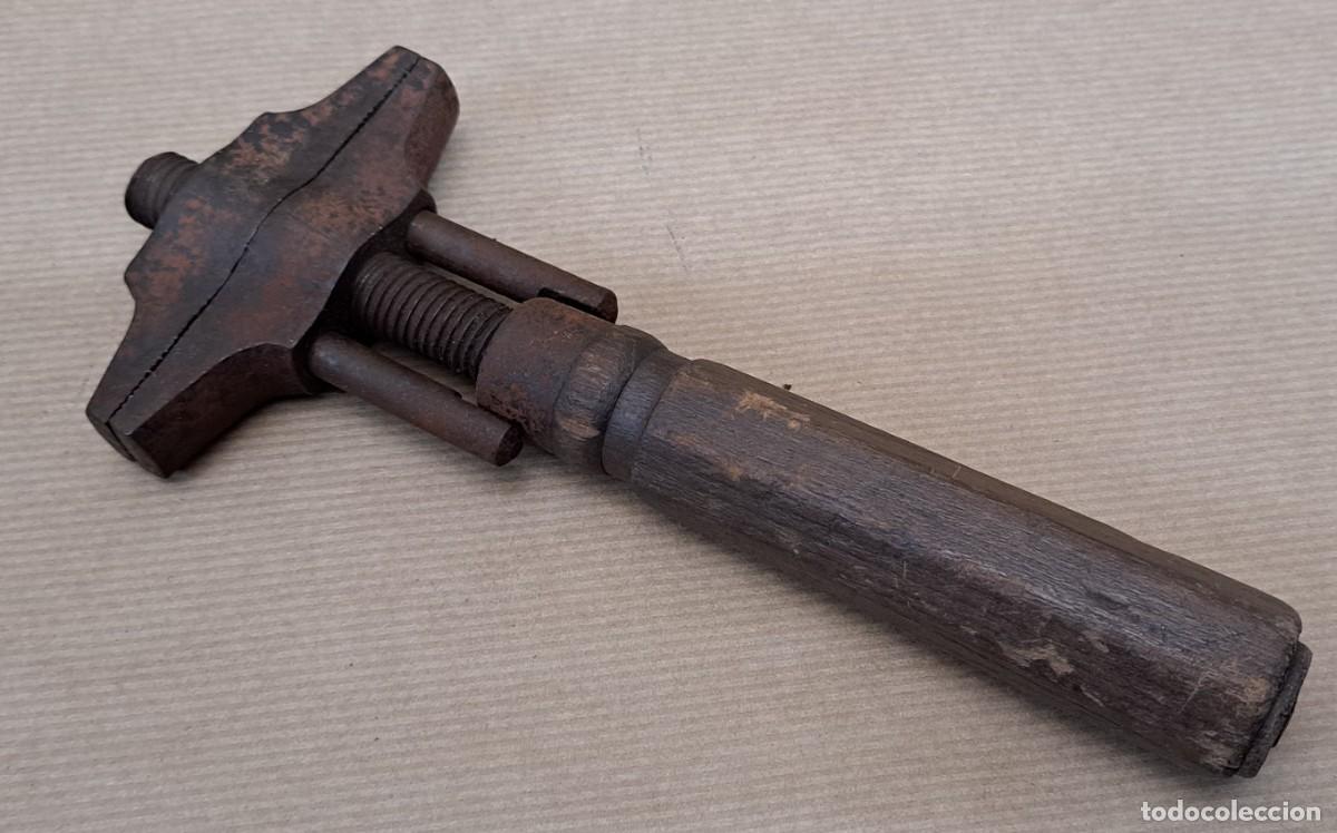Antig&uuml;edades: Antigua llave inglesa, Funciona bien - Foto 1