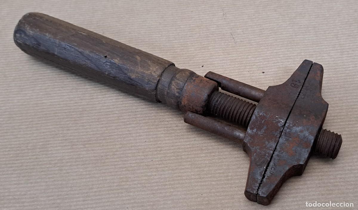 Antig&uuml;edades: Antigua llave inglesa, Funciona bien - Foto 2