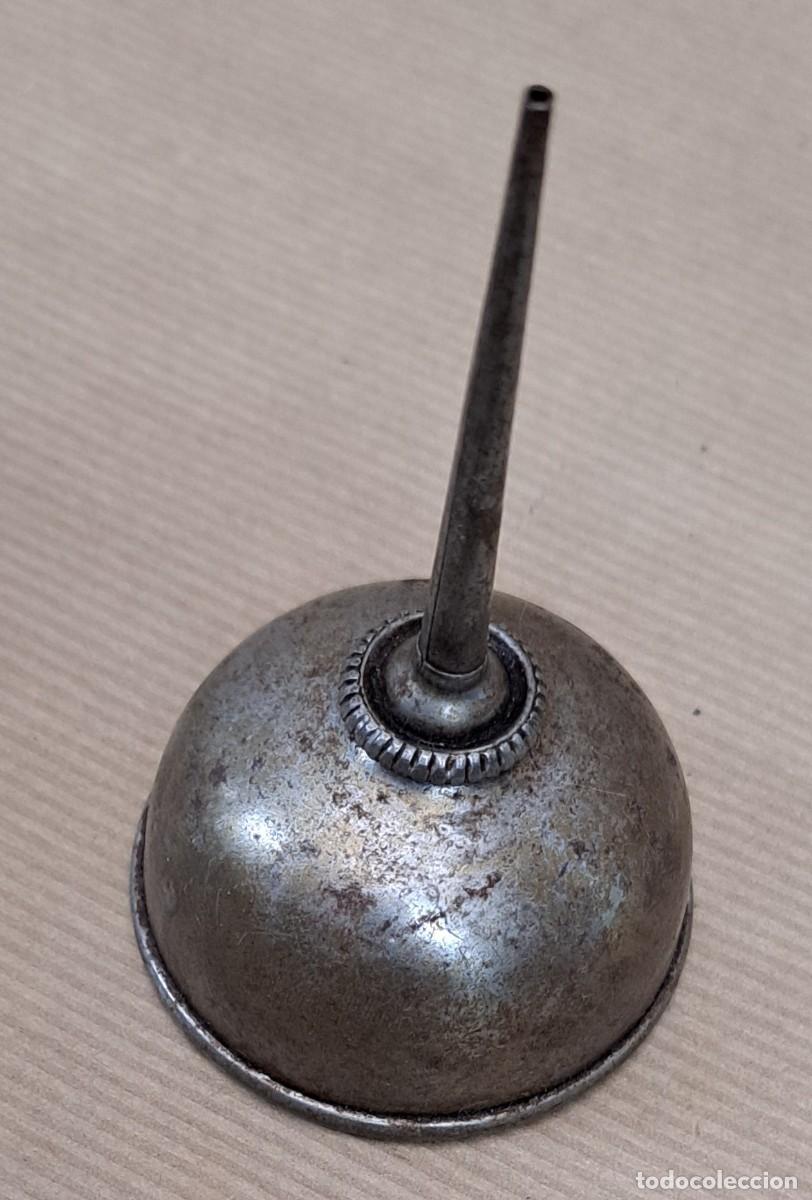Antig&uuml;edades: Aceitera de la maquina de coser Sigma - Foto 2