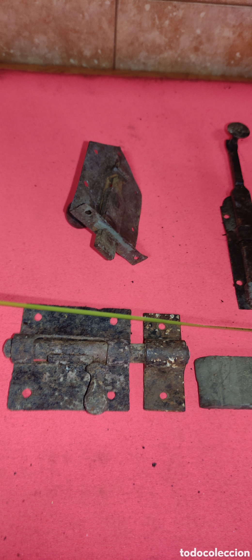 Antig&uuml;edades: Lote de cerrojos , pestillos etc - Foto 9