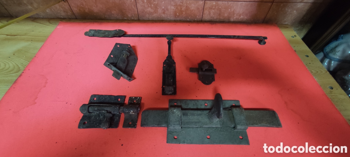 Antig&uuml;edades: Lote de cerrojos , pestillos etc - Foto 10