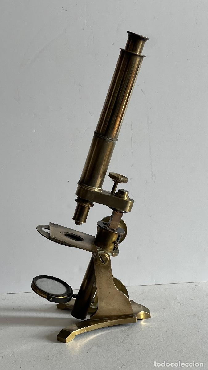 Antig&uuml;edades: Bonito microscopio de lat&oacute;n antiguo. - Foto 3