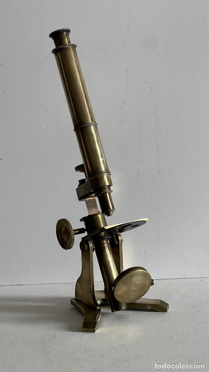 Antig&uuml;edades: Bonito microscopio de lat&oacute;n antiguo. - Foto 2