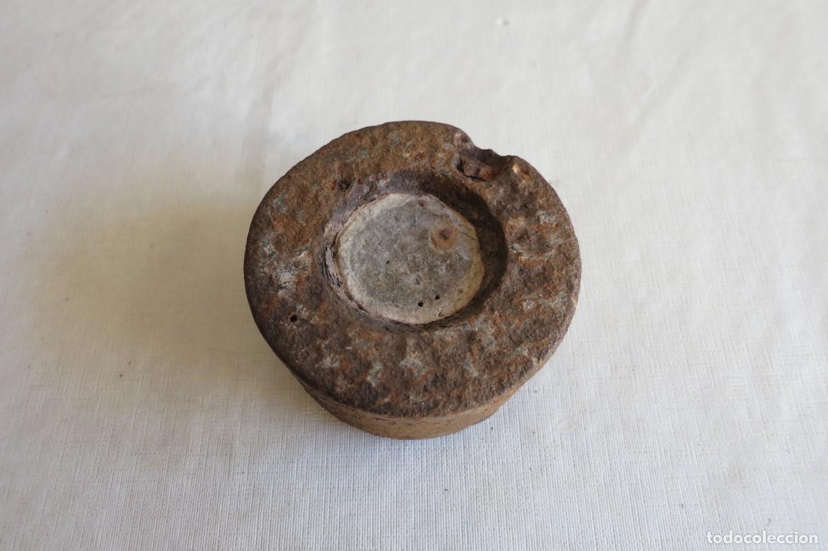 Antig&uuml;edades: pesa de 1 kilo fundicion - Foto 2