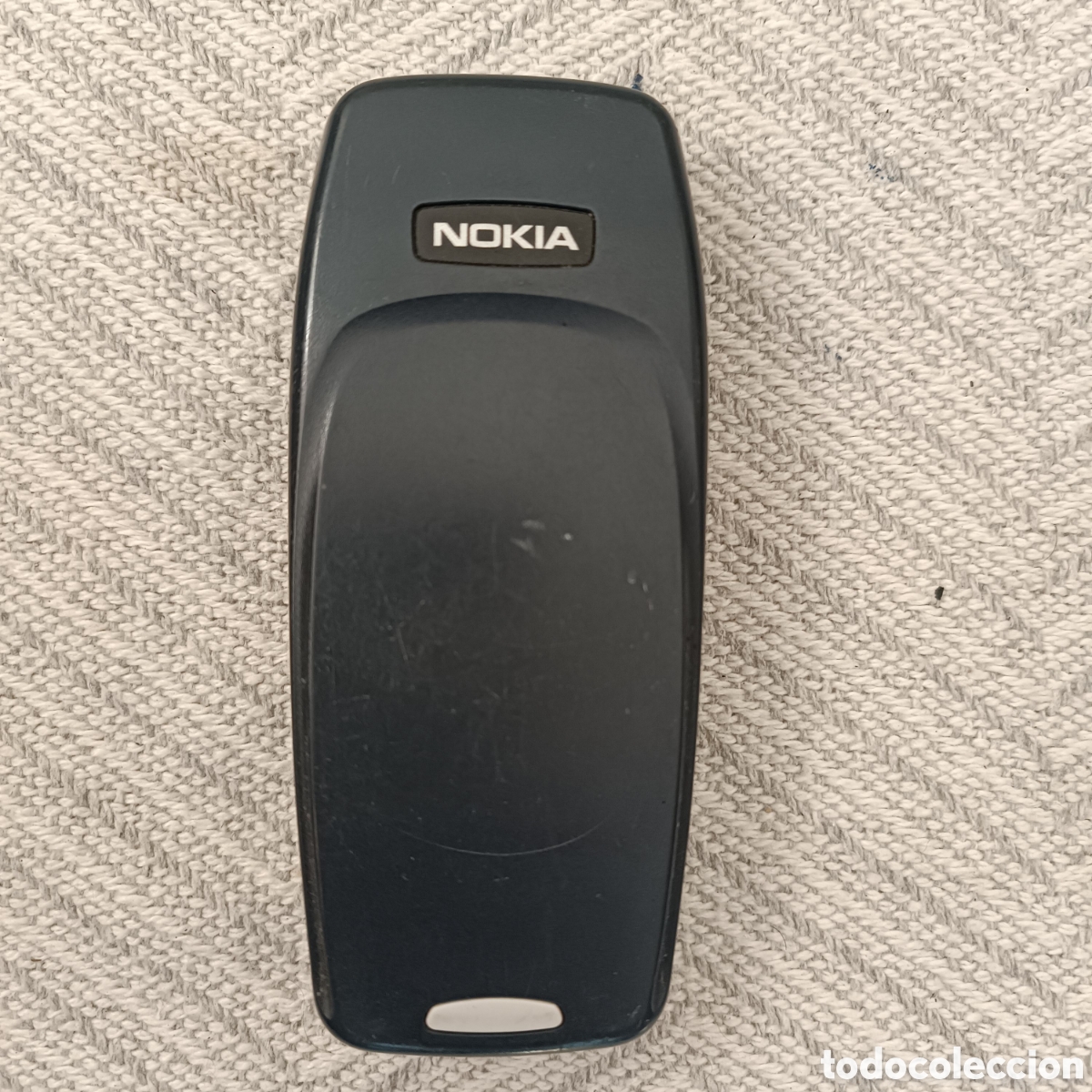 Tel&eacute;fonos: Nokia 3310. Sin cargador. No s&eacute; si funciona - Foto 2