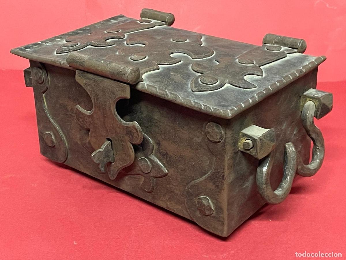 Antig&uuml;edades: ANTIGUA CAJA EN HIERRO FORJADO - Foto 4