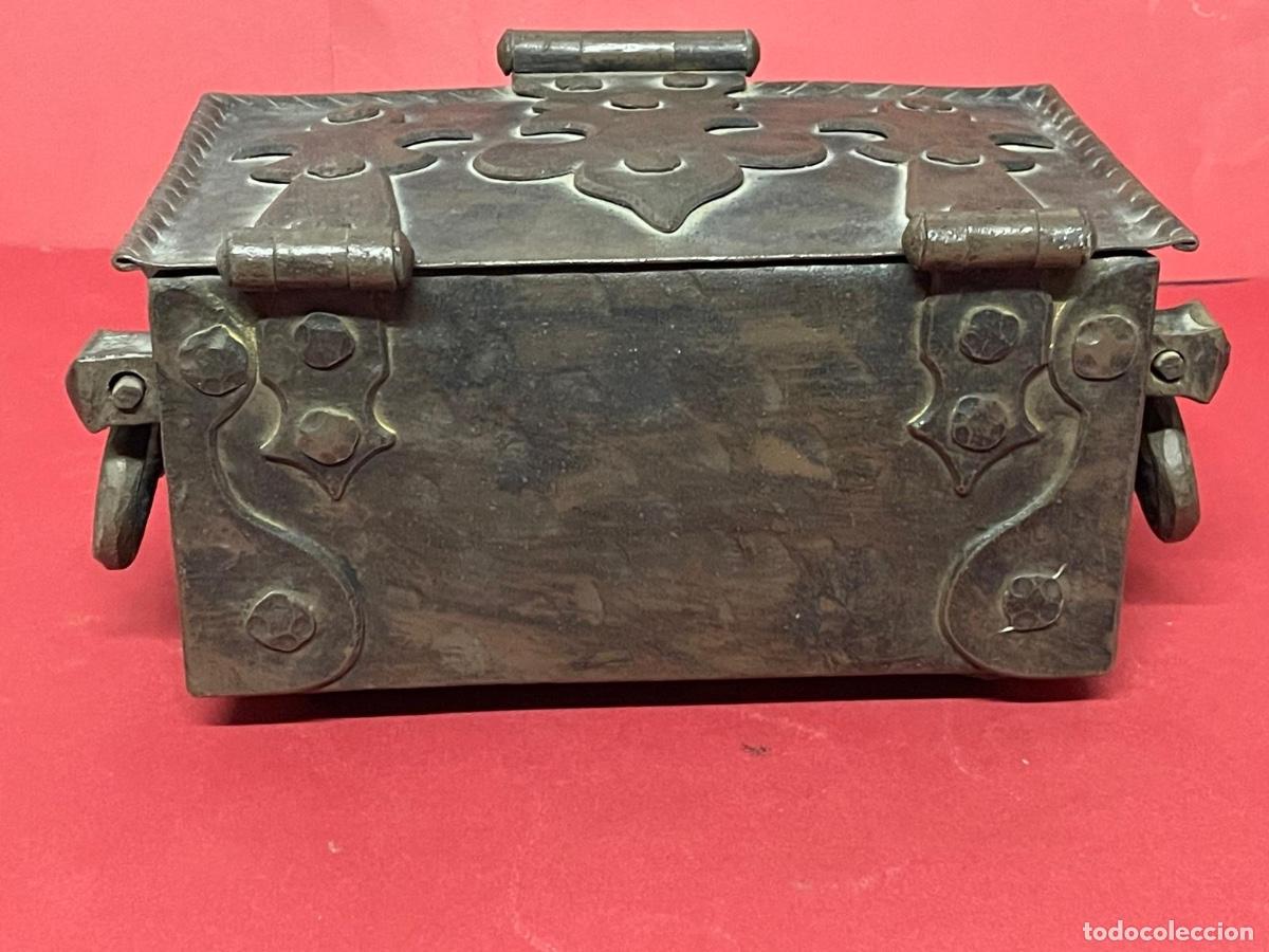 Antig&uuml;edades: ANTIGUA CAJA EN HIERRO FORJADO - Foto 5