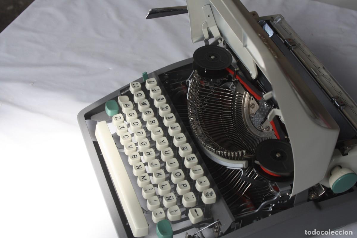 Antig&uuml;edades: Maquina de escribir Olympia - Foto 2