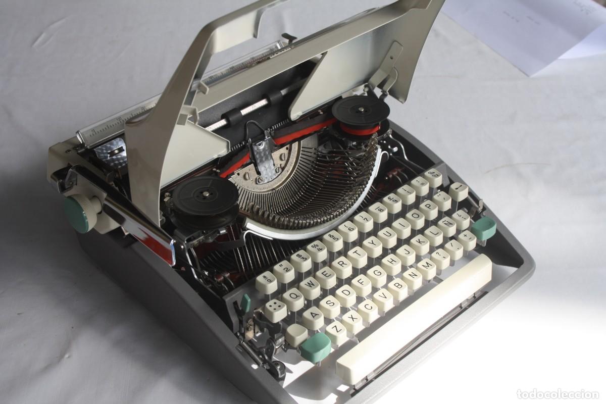 Antig&uuml;edades: Maquina de escribir Olympia - Foto 4