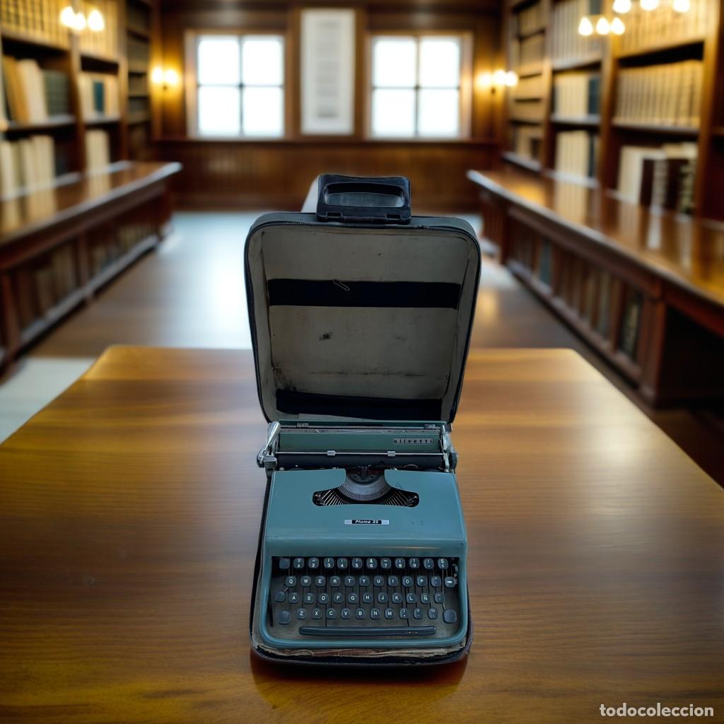 Antig&uuml;edades: M&aacute;quina de escribir Olivetti modelo Pluma 22 - Foto 1