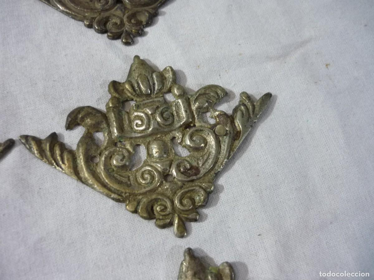 Antig&uuml;edades: 6 remates apliques de plomo para clavar en muebles - Foto 6