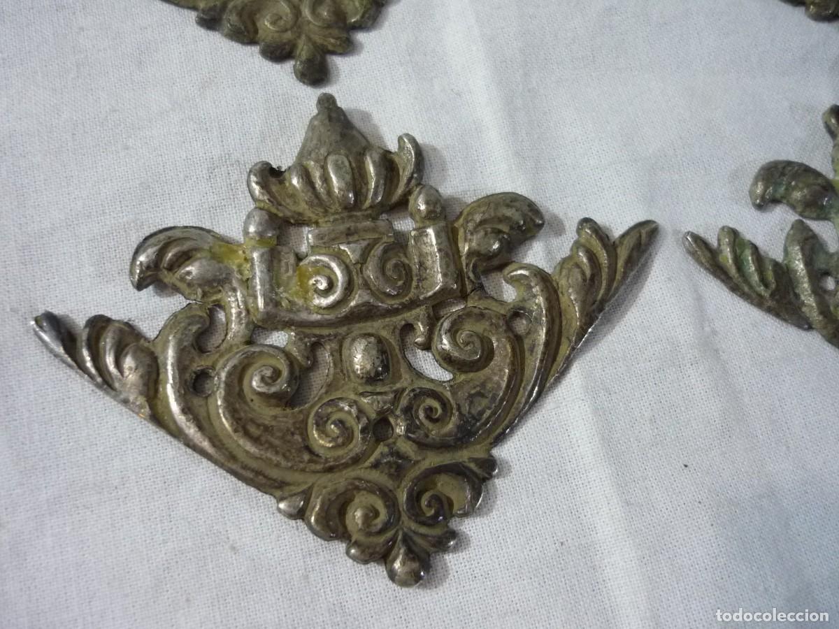 Antig&uuml;edades: 6 remates apliques de plomo para clavar en muebles - Foto 7