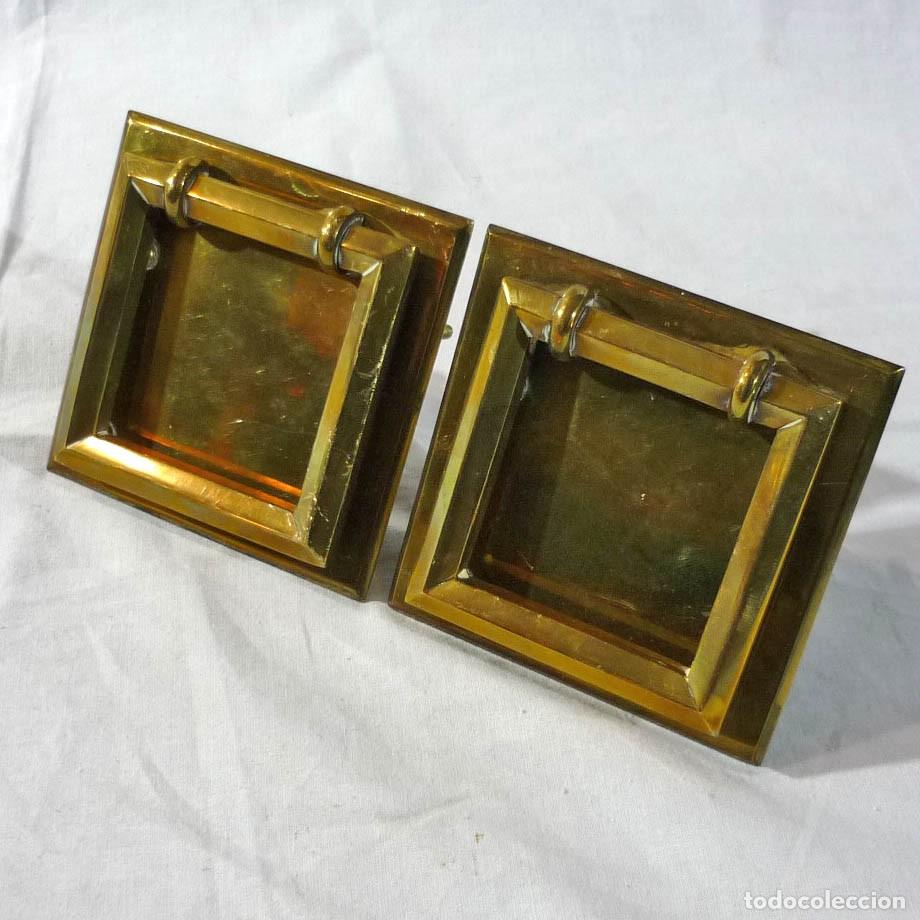 Antig&uuml;edades: Pareja de tiradores de bronce rectangulares - Foto 1