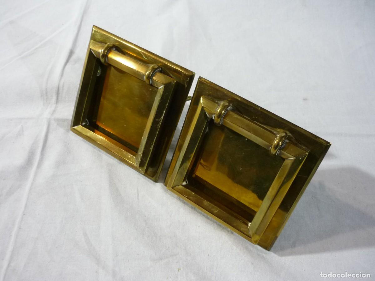 Antig&uuml;edades: Pareja de tiradores de bronce rectangulares - Foto 4