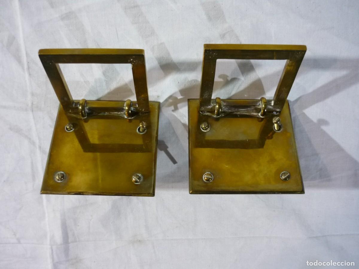 Antig&uuml;edades: Pareja de tiradores de bronce rectangulares - Foto 8