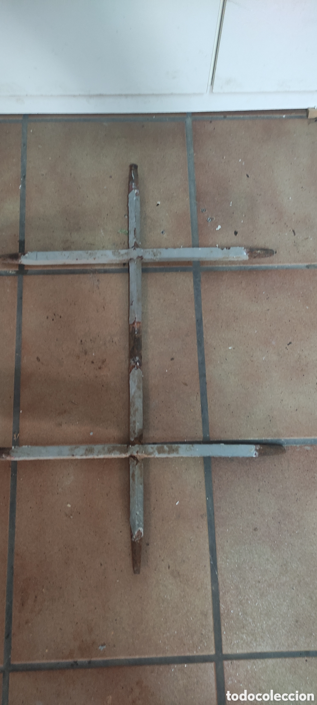 Antig&uuml;edades: Peque&ntilde;a reja de hierro forjsdo - Foto 5