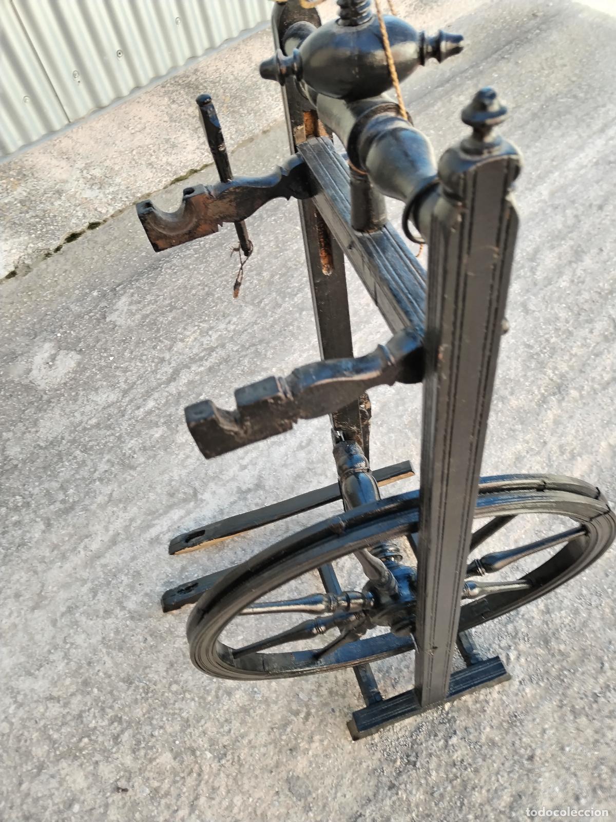 Antig&uuml;edades: rueca antigua repintada - Foto 4