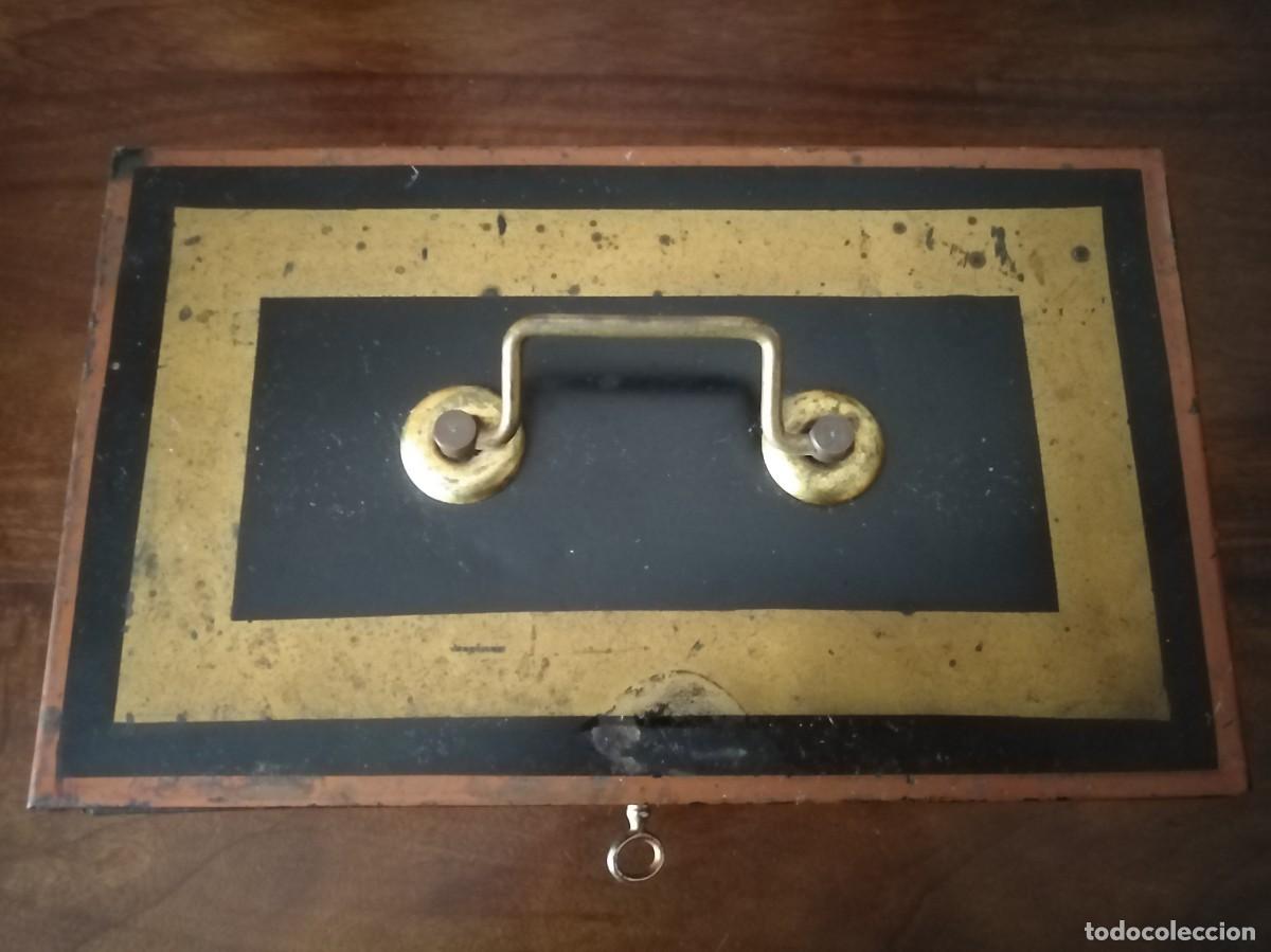 Antig&uuml;edades: Caja profesional compartimentada con su llave original. - Foto 3
