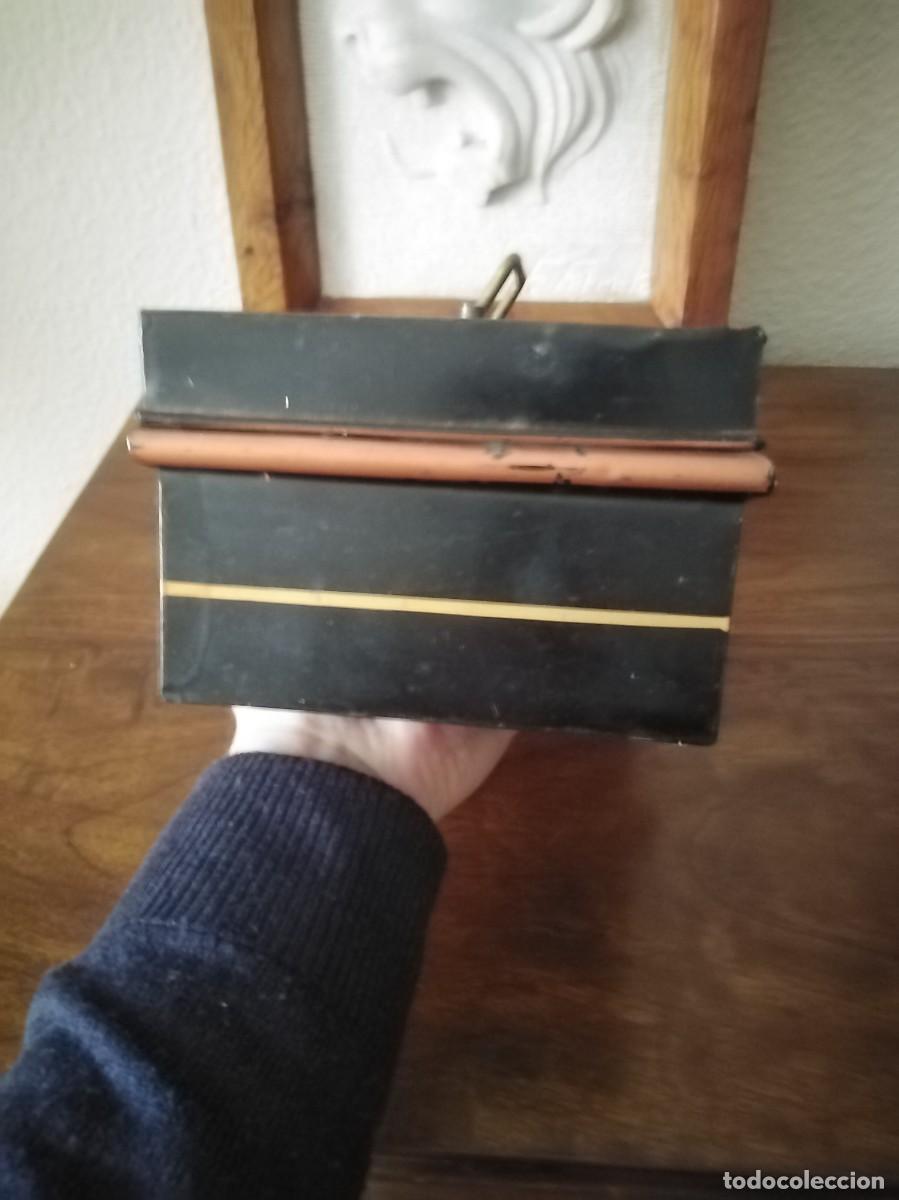 Antig&uuml;edades: Caja profesional compartimentada con su llave original. - Foto 9