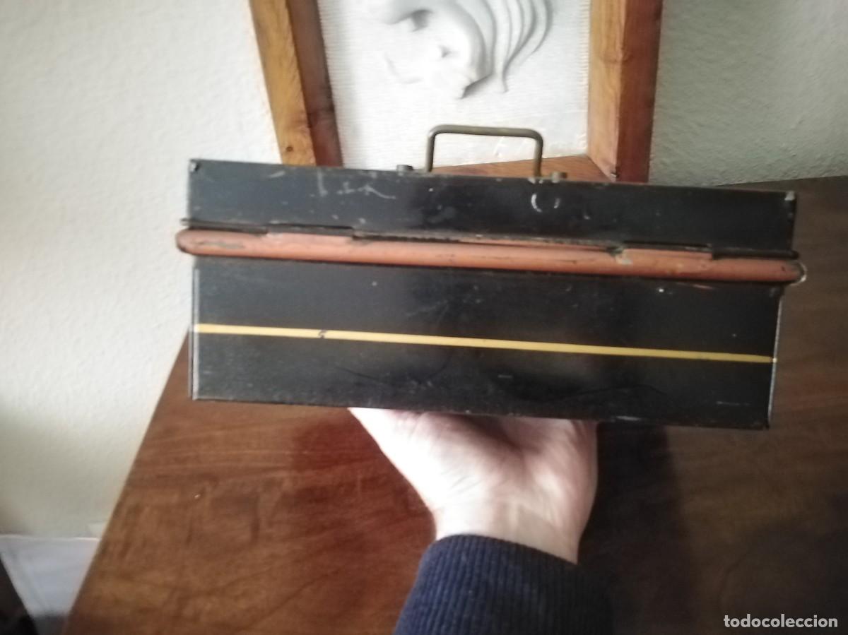 Antig&uuml;edades: Caja profesional compartimentada con su llave original. - Foto 10