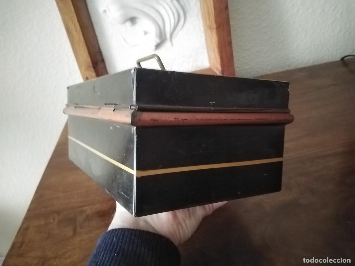 Antig&uuml;edades: Caja profesional compartimentada con su llave original. - Foto 11