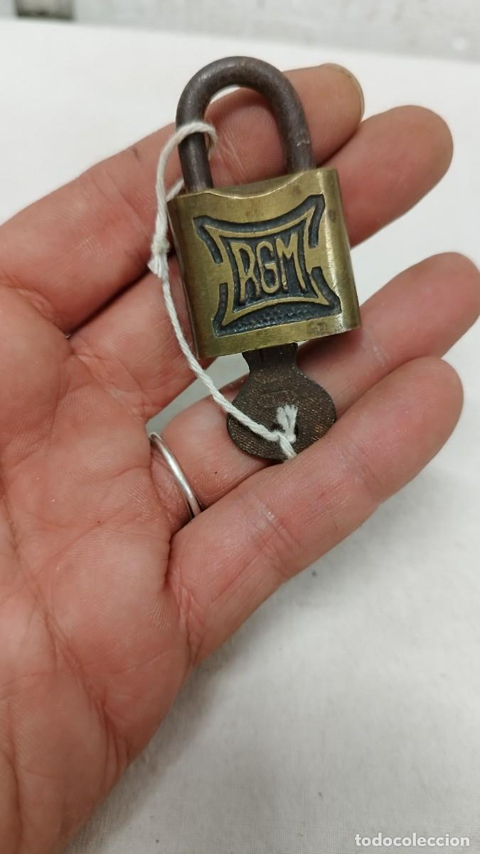 Antig&uuml;edades: Antiguo candado con su llave.RGM. - Foto 1