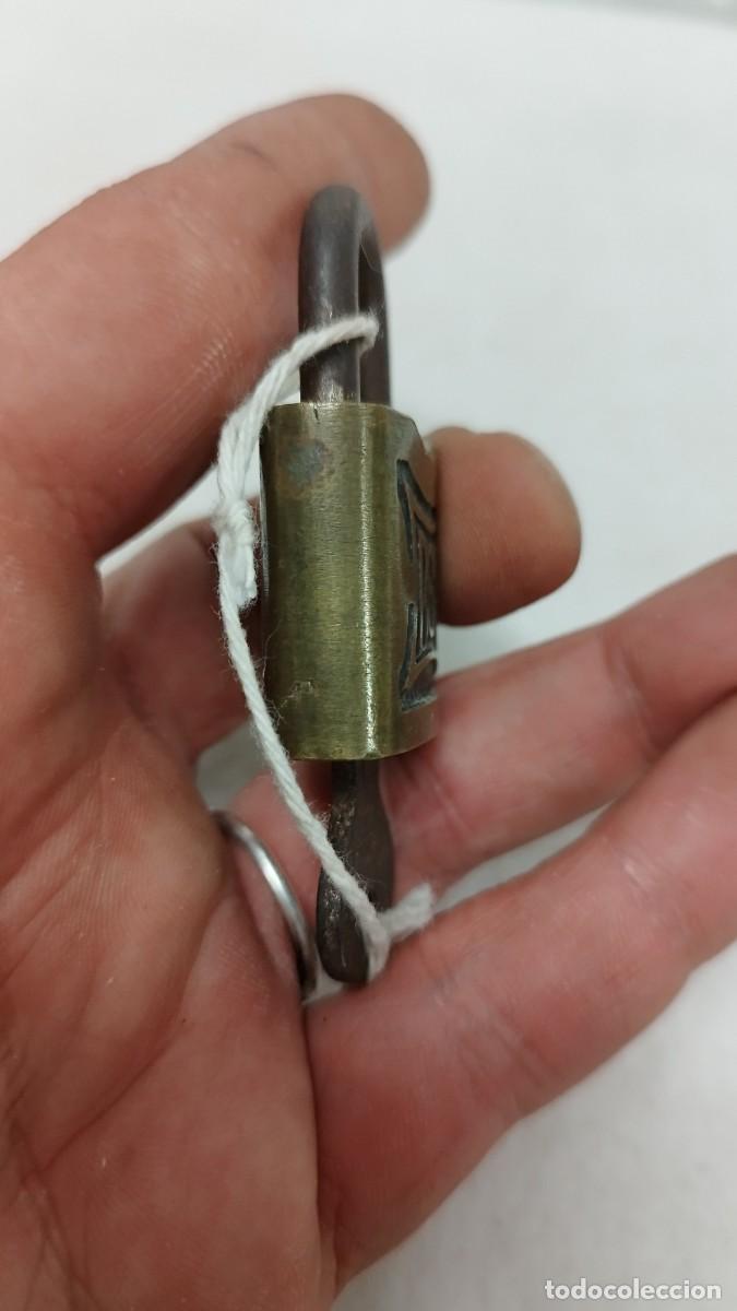 Antig&uuml;edades: Antiguo candado con su llave.RGM. - Foto 3