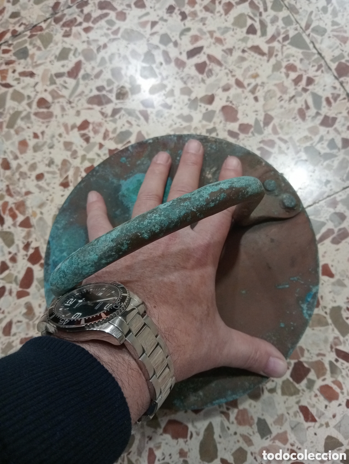 Antig&uuml;edades: Antigua tapa de metal - Foto 5
