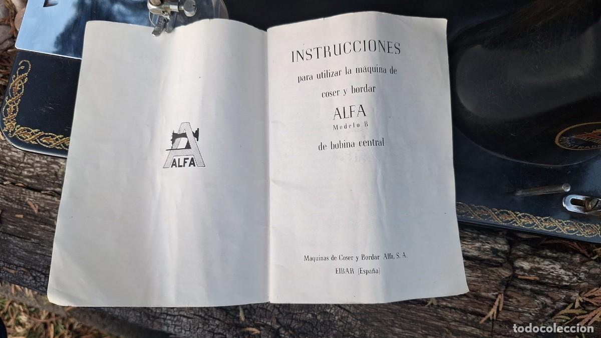 Antig&uuml;edades: Maquina de Coser Alfa Modelo B con Libro de Instrucciones - Foto 6