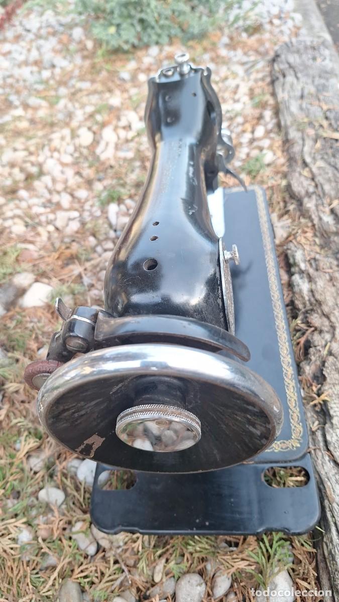 Antig&uuml;edades: Maquina de Coser Alfa Modelo B con Libro de Instrucciones - Foto 10