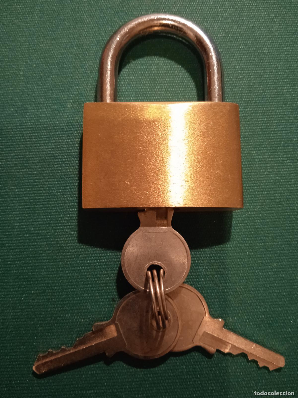 Antig&uuml;edades: CANDADO - LAT&Oacute;N - CON TRES LLAVES - Foto 1