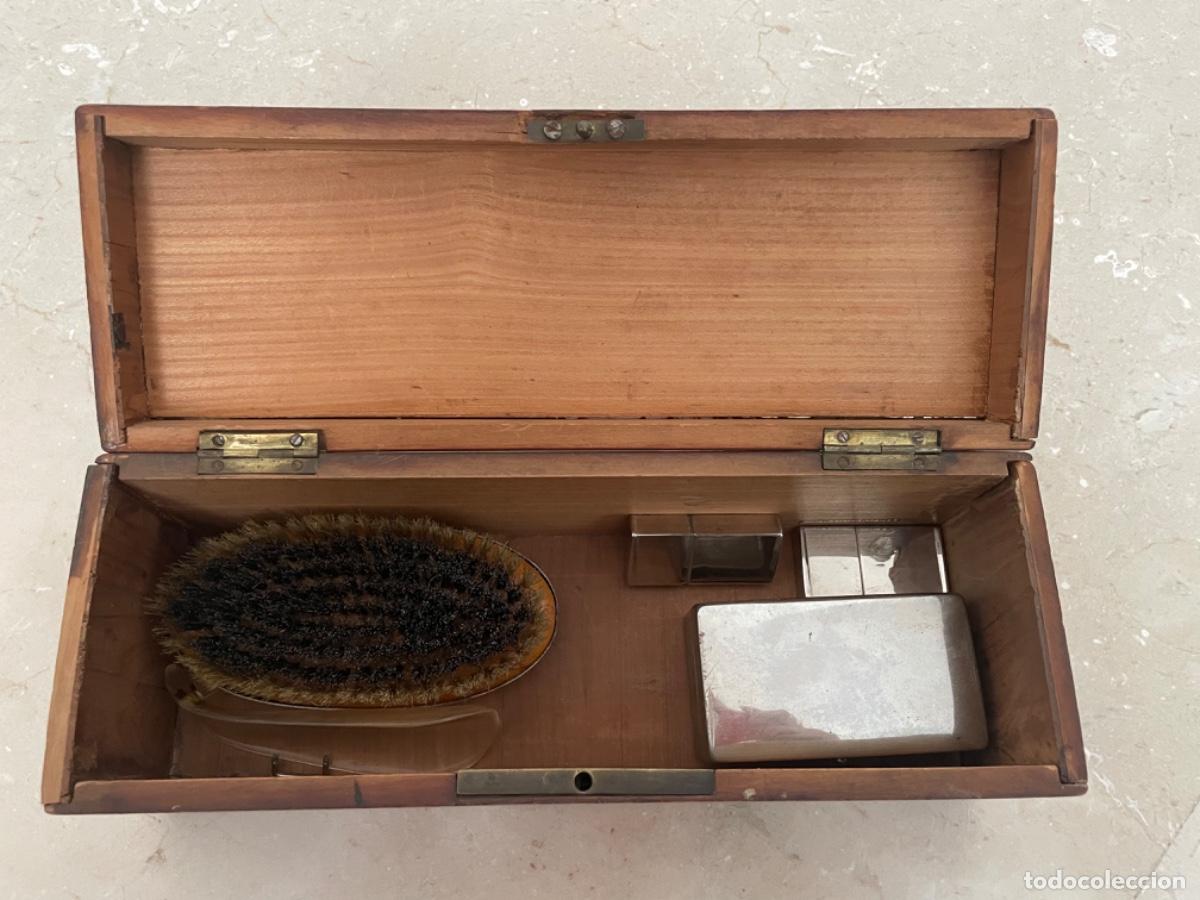 Antig&uuml;edades: ANTIGUA CAJA CON &Uacute;TILES DE ASEO - Foto 3