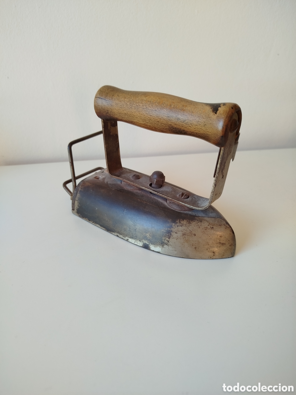Antig&uuml;edades: Plancha antigua de hierro - Foto 1