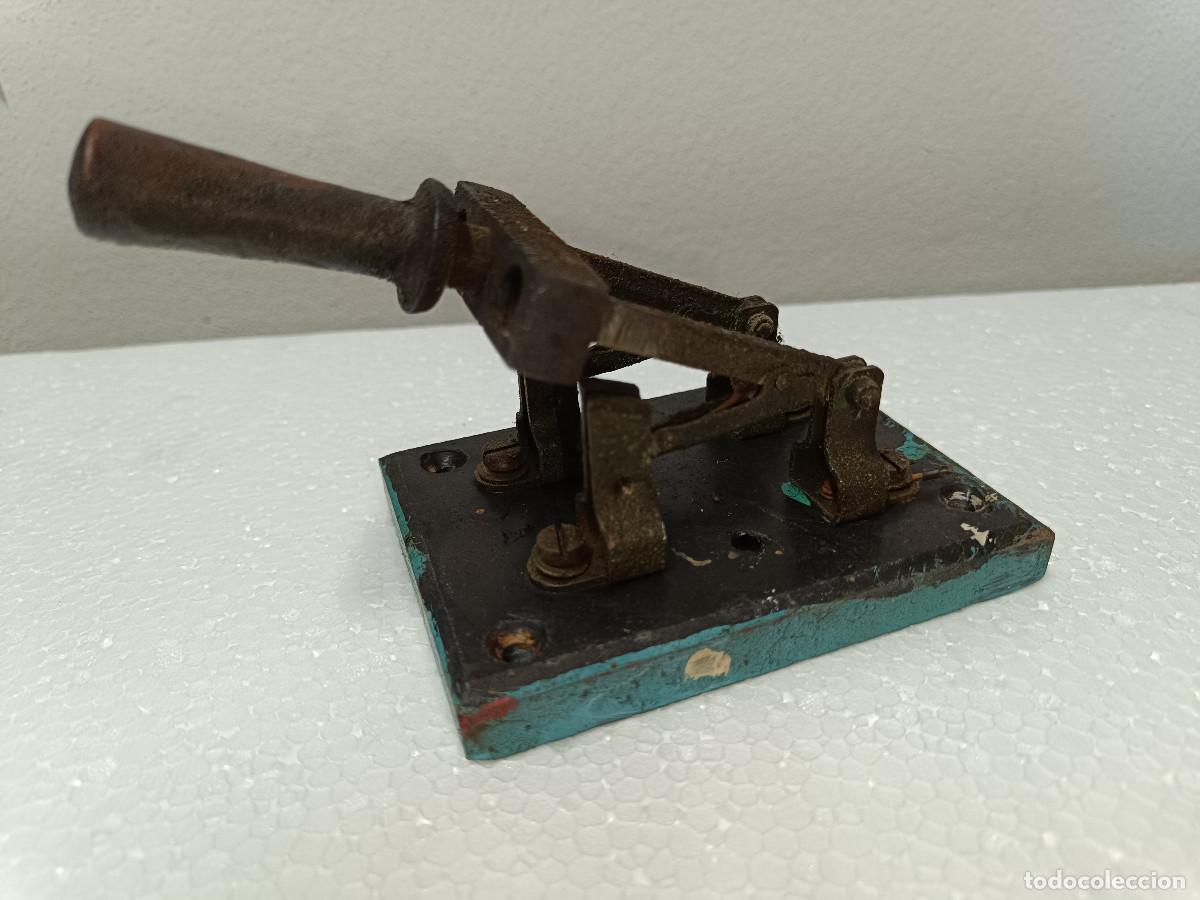 Antig&uuml;edades: ANTIGUO INTERRUPTOR GUILLOTINA CUCHILLAS. - Foto 1