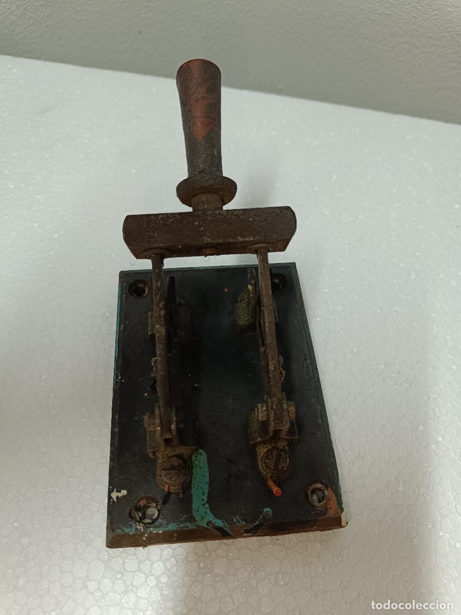 Antig&uuml;edades: ANTIGUO INTERRUPTOR GUILLOTINA CUCHILLAS. - Foto 3