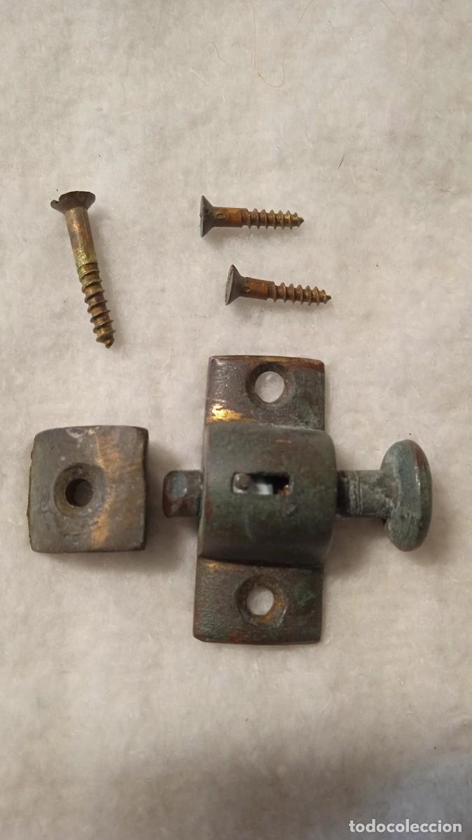 Antig&uuml;edades: Peque&ntilde;o pestillo para trona Thonet. - Foto 1