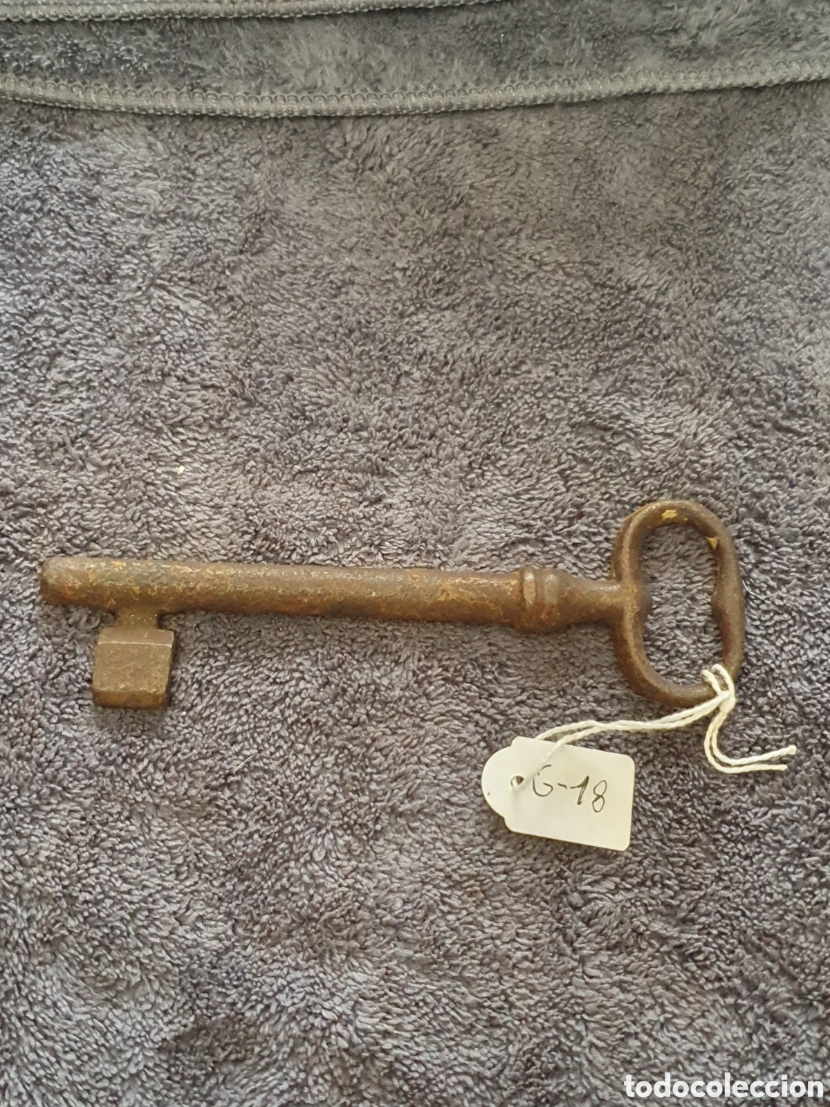 Antig&uuml;edades: OS2. G18. Llave Maciza, De 135 Cm. - Foto 1