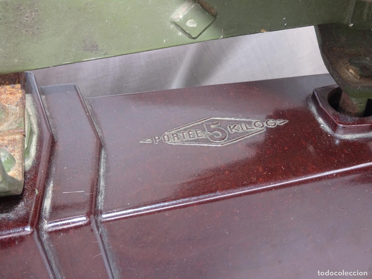 Antig&uuml;edades: Balanza 5 Kg( baquelita granate ) - Foto 4
