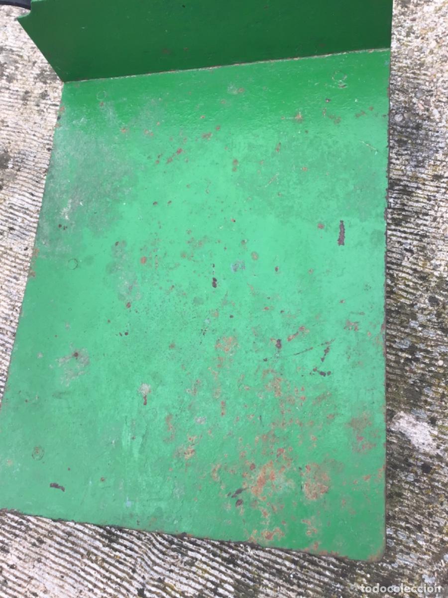 Antig&uuml;edades: B&aacute;scula antigua de peque&ntilde;as dimensiones, de mesa. - Foto 3