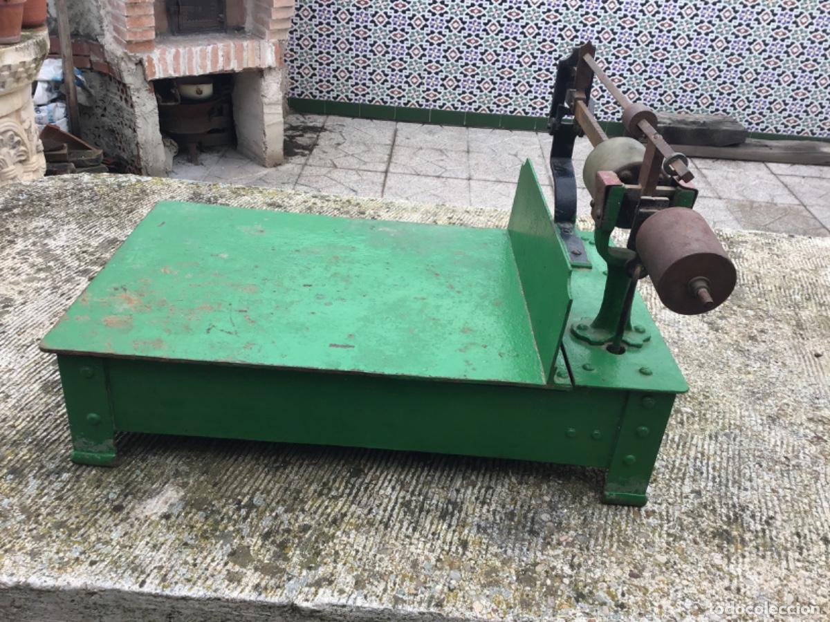Antig&uuml;edades: B&aacute;scula antigua de peque&ntilde;as dimensiones, de mesa. - Foto 5