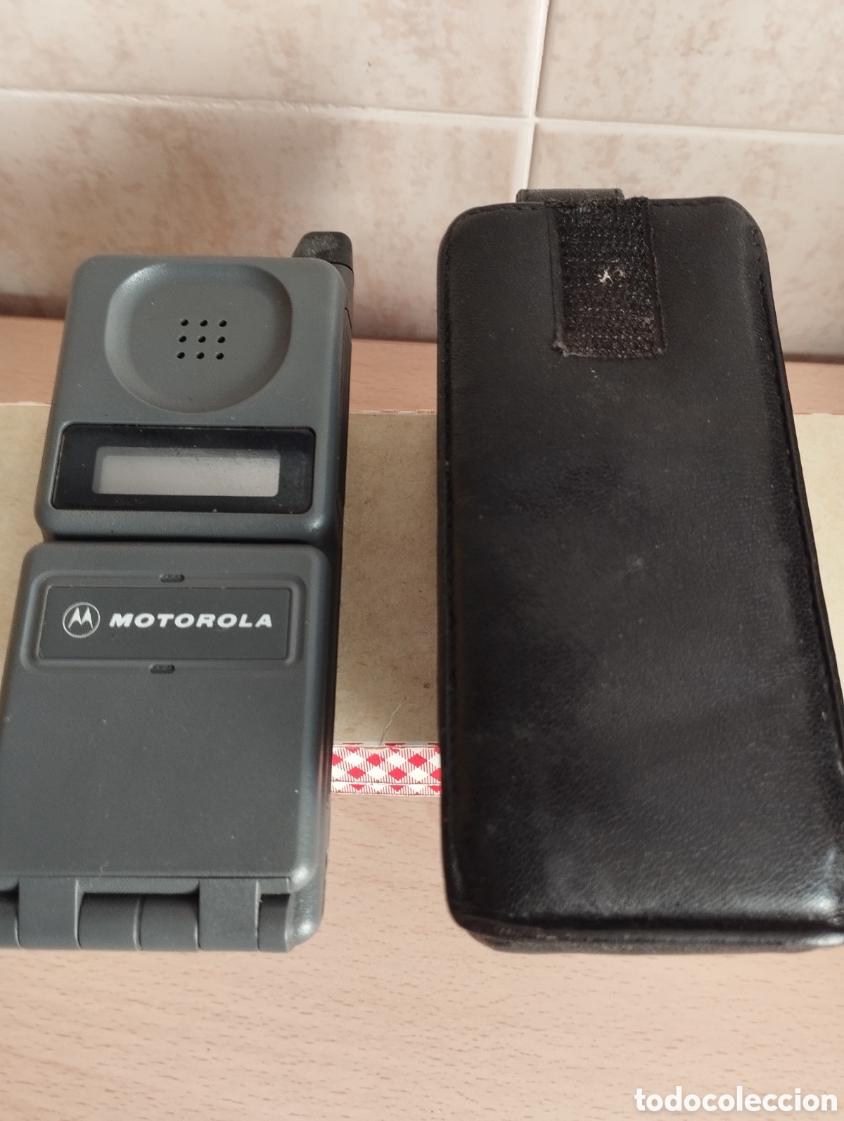 Tel&eacute;fonos: ANTIGUO TEL&Eacute;FONO MOTOROLA/ CON FUNDA - Foto 1