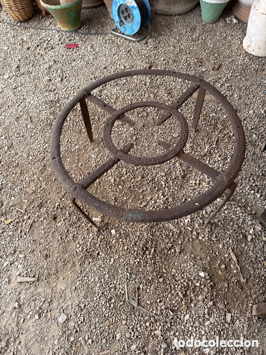 Antig&uuml;edades: Bonitas y enormes tr&eacute;bedes de forja - Foto 1