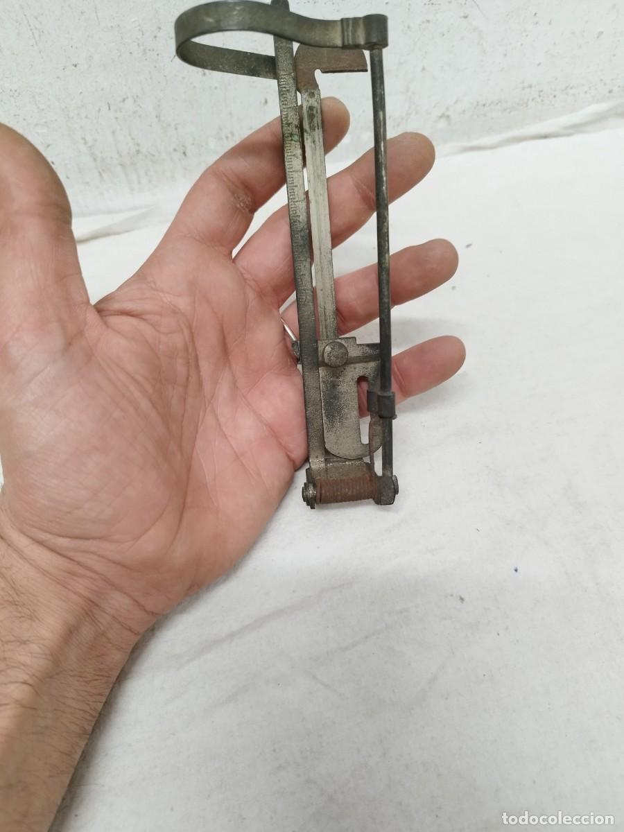 Antig&uuml;edades: Antigua pieza,parte de bascula,balanza a identificar. - Foto 1