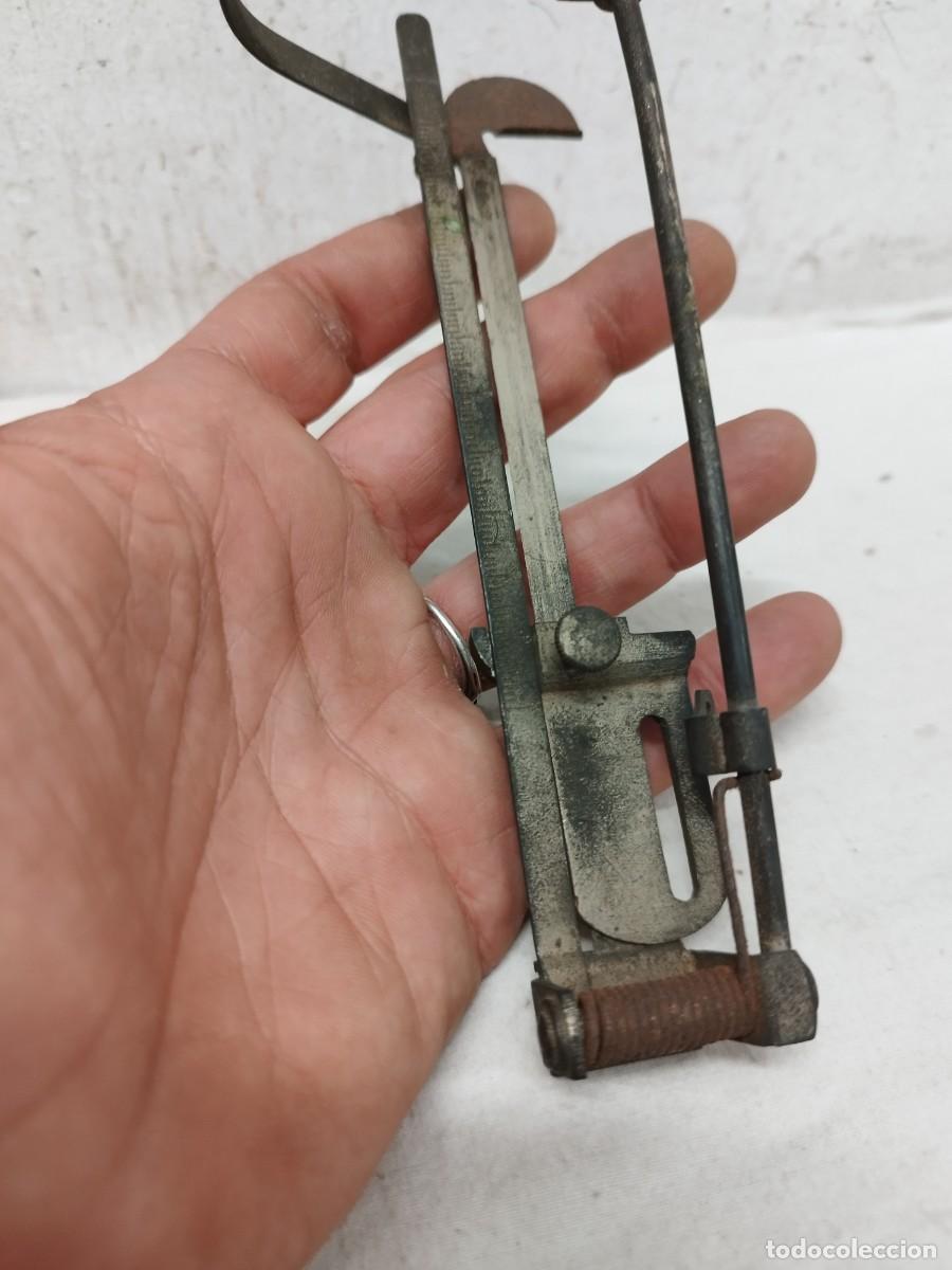 Antig&uuml;edades: Antigua pieza,parte de bascula,balanza a identificar. - Foto 2