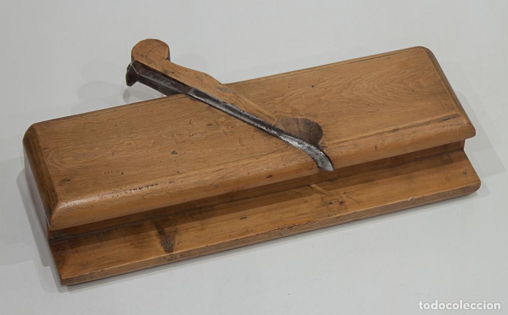 Antig&uuml;edades: CEPILLO DE CARPINTERO DE BOCA DE CORDERO. BOJ. - Foto 1