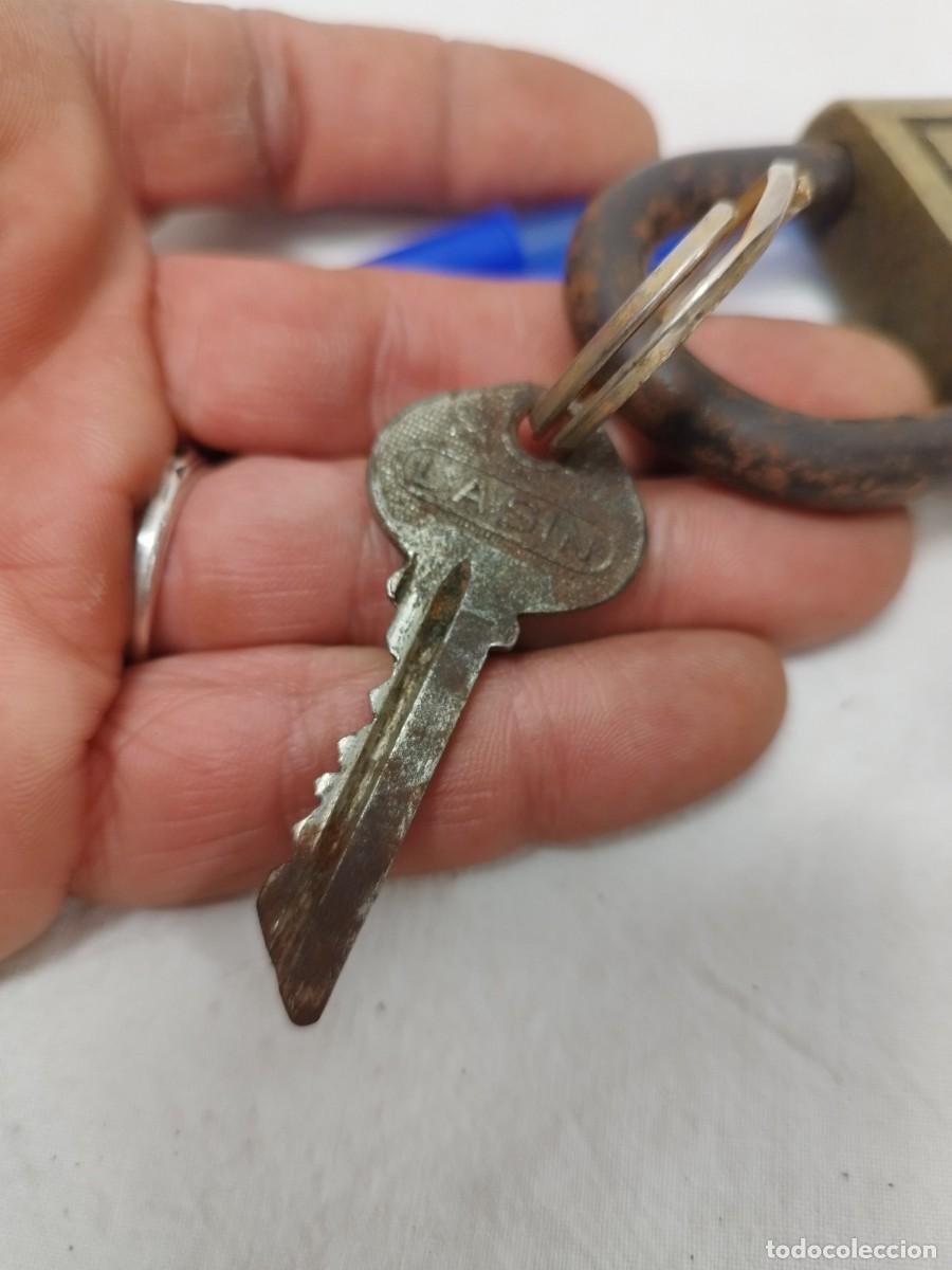 Antig&uuml;edades: Antiguo candado marca Lasin, con su llave funcionando. - Foto 5