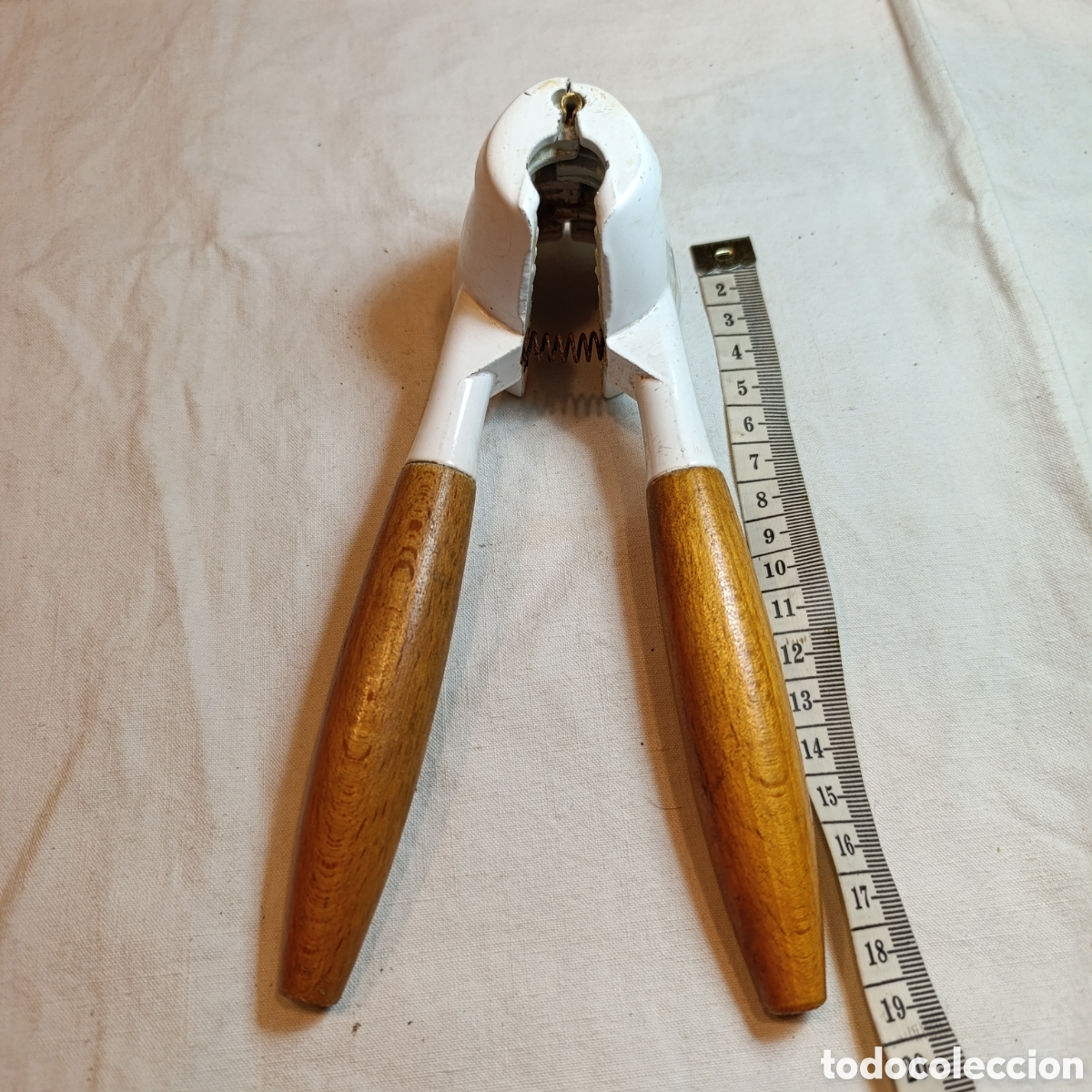 Antig&uuml;edades: ANTIGUO CASCANUECES,METAL Y MADERA - Foto 3