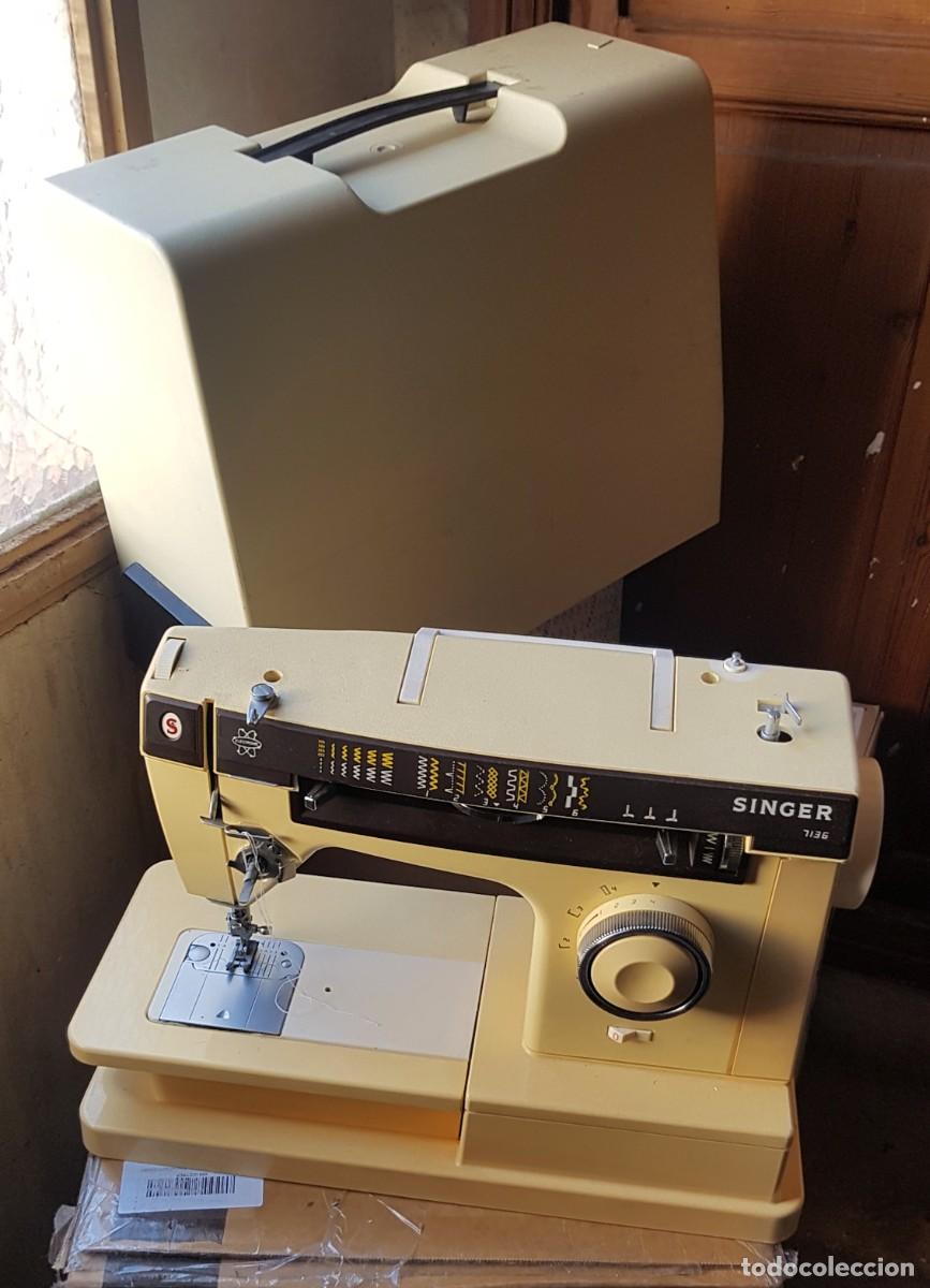 Antig&uuml;edades: MAQUINA DE COSER SINGER 7136 - Foto 1