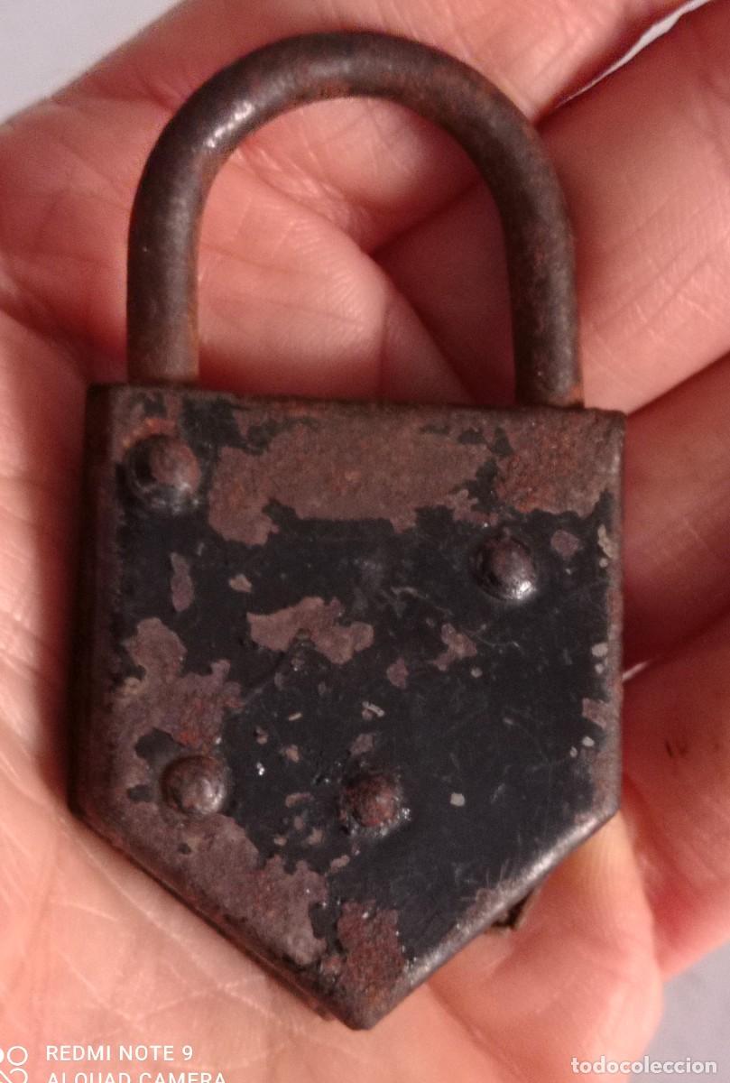 Antig&uuml;edades: ANTIGUO CANDADO de metal sin llaves - Foto 4